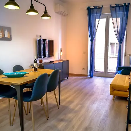 Chic Modern 2-bedroom Near Metro Řím