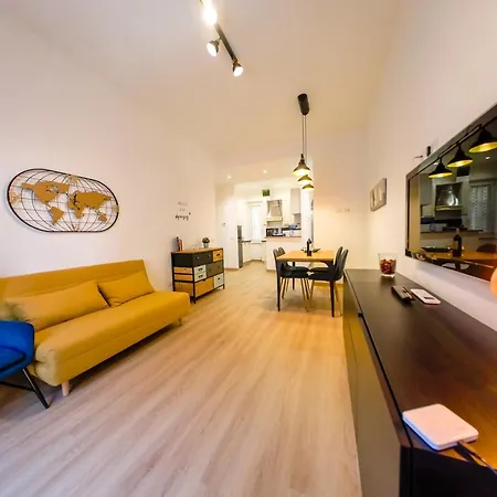 Apartmán Chic Modern 2-bedroom Near Metro