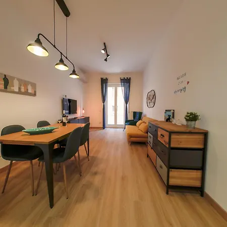 Apartmán Chic Modern 2-bedroom Near Metro