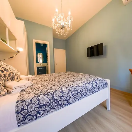 Apartmán Chic Modern 2-bedroom Near Metro Řím