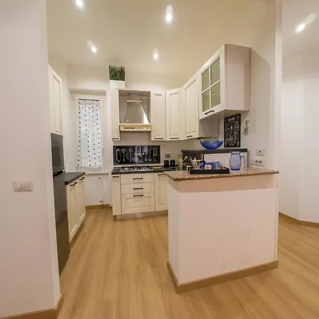 Chic Modern 2-bedroom Near Metro Apartmán Řím