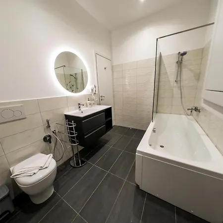 Chic Modern 2-bedroom Near Metro Rome