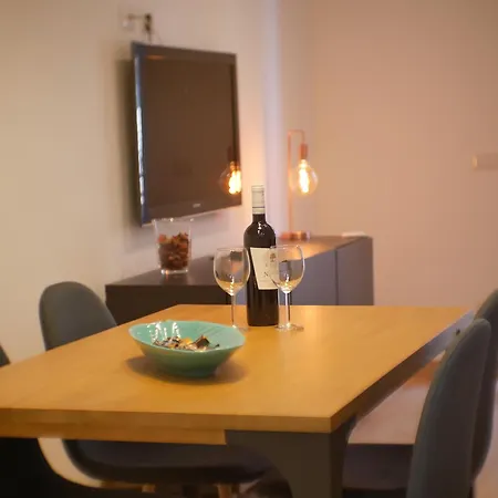 Chic Modern 2-bedroom Near Metro *