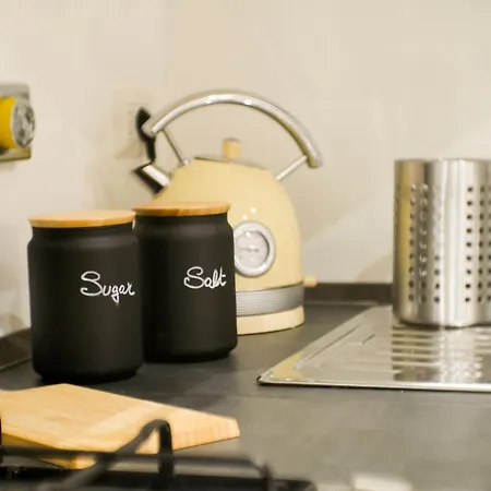 Chic Modern 2-bedroom Near Metro Appartement Rome